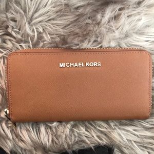 Tote and wallet set CLEARANCE price **